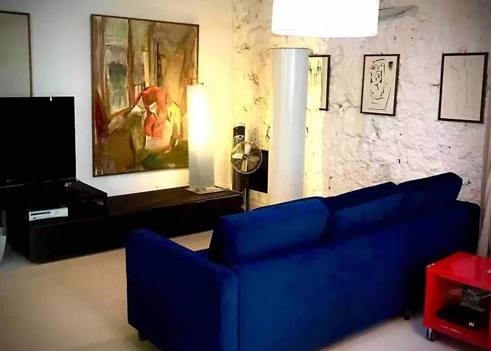 Large North Marais Apartment *