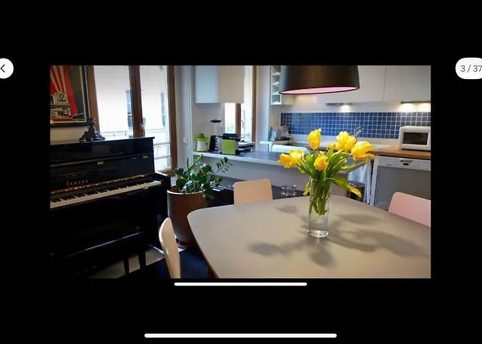 Apartment Large North Marais Paris