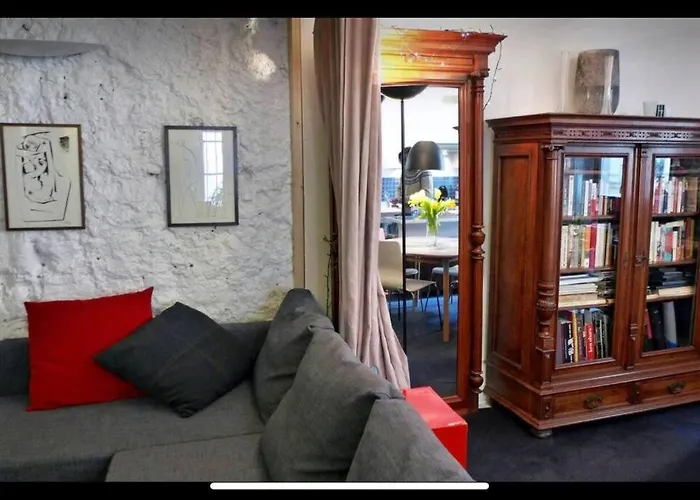 Large North Marais Apartment *