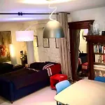 Large North Marais Apartman